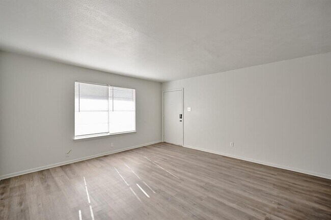 Building Photo - 1607 Dewberry Blvd