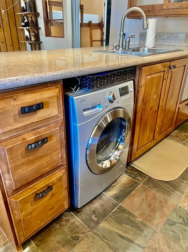 Foto del edificio - For Rent: Updated 1 Bed, 1 Bath Unit in Sunshine Village, Mammoth Lakes, CA
