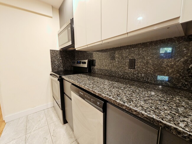 Building Photo - 1803 Beacon St