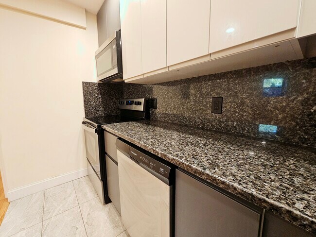 Foto del edificio - 1803 Beacon St