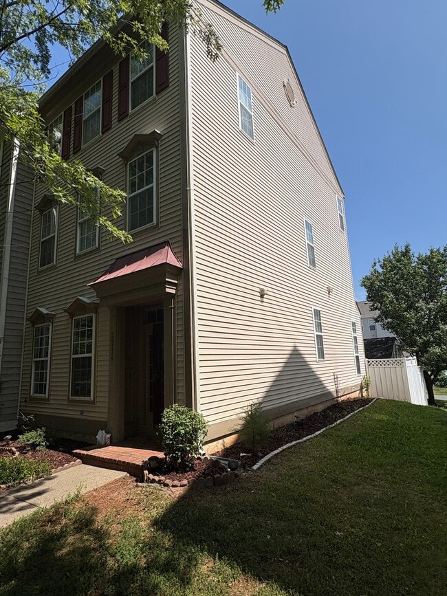 Building Photo - 20334 Bowfonds St