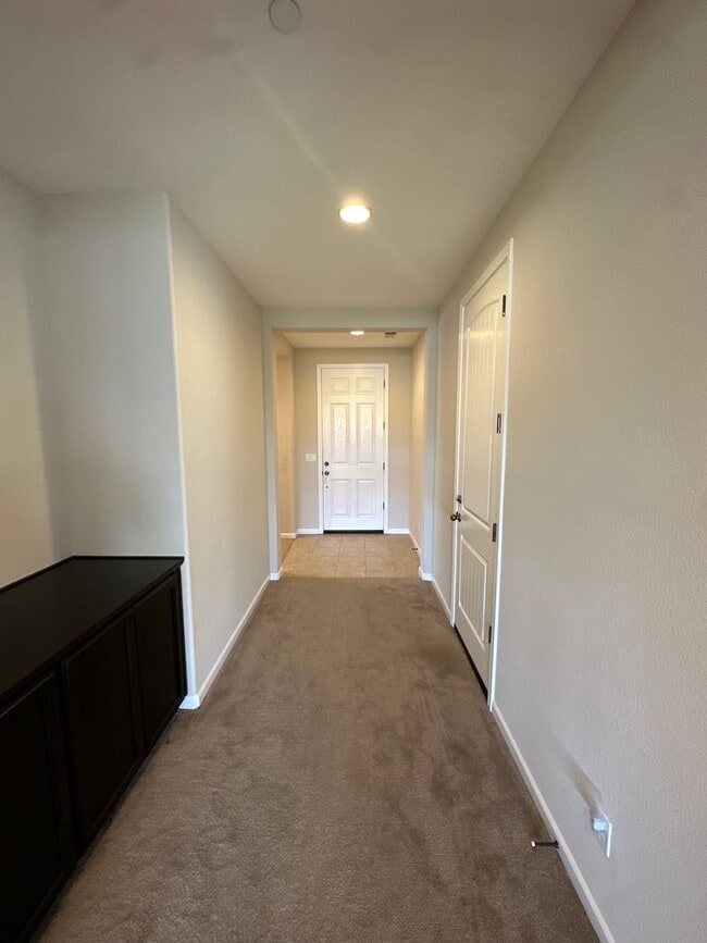 Building Photo - Spacious 4 Bed / 3 Bath Home with Large Covered Patio in Chico