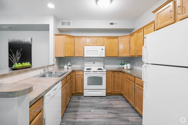 2BR,2BA - 1092SF - Kitchen - Eastwood Pointe Luxury Apartments