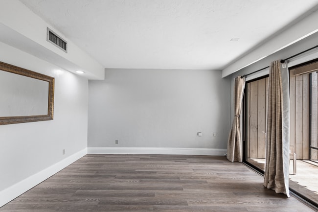 Building Photo - 5062 Sherwood Ln