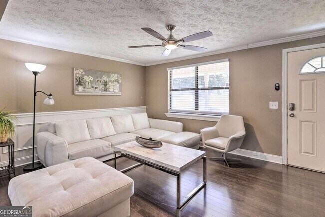 Foto del edificio - 6207 Moss Dr