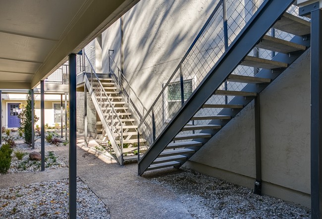 Building Photo - Douglas Flats