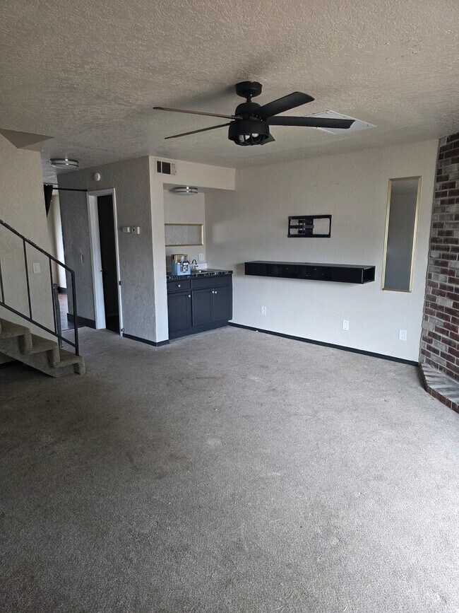 Foto del edificio - 1325 Eastgate Dr