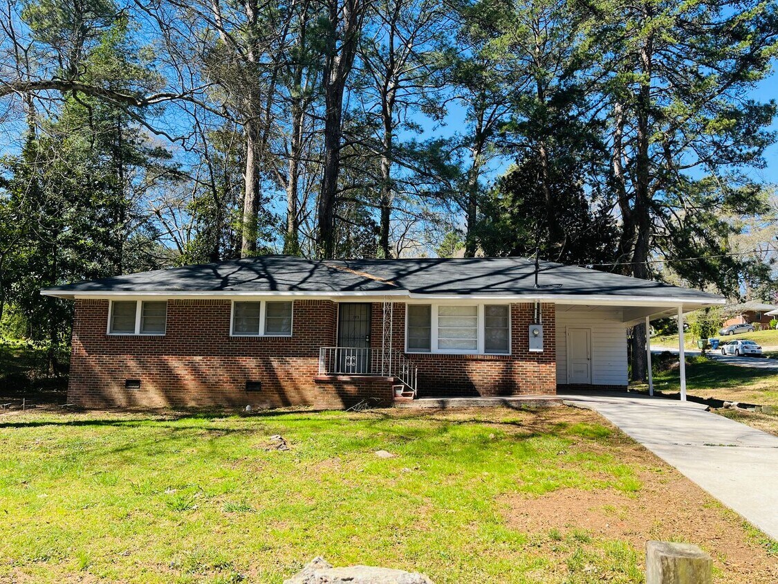 Foto principal - Renovated 3 bedroom 1.5 bathroom home in A...