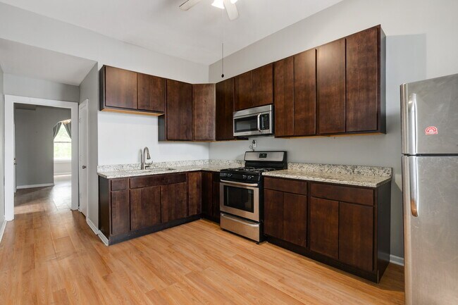 Building Photo - 1518 N Ashland Ave