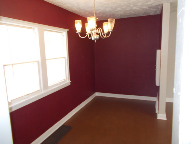 dining area - 1130 Bertrand St