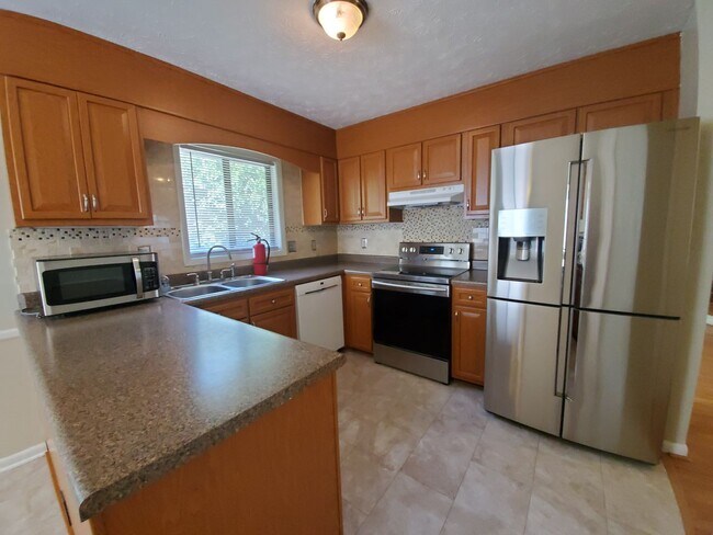 Building Photo - 6400 Hollyhock Ct