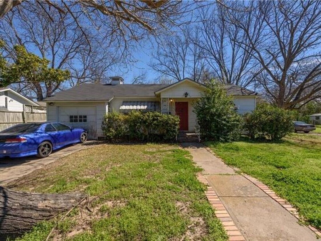 Foto del edificio - 3 bed, 1 bath house in quiet neighborhood