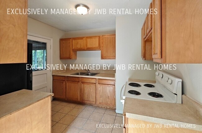 Foto del edificio - 2248 Inwood Cir S