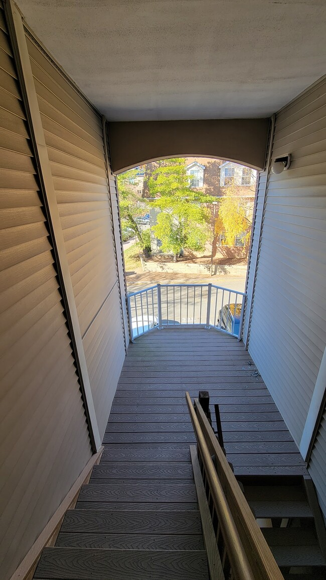 Aterrizaje - 780 River Rd