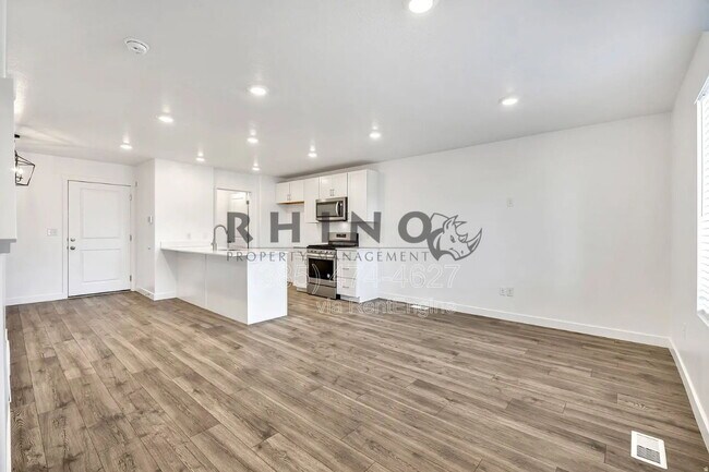 Foto del edificio - 880 N Herman Dr