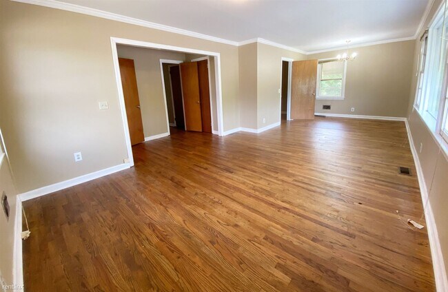 Building Photo - 4 br, 3 bath House - 616 Forest Hill Road #