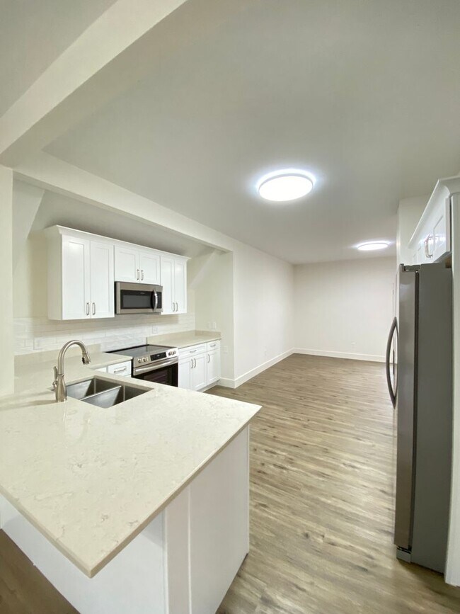 Building Photo - Gorgeous Home Newly Renovated in Auburn!