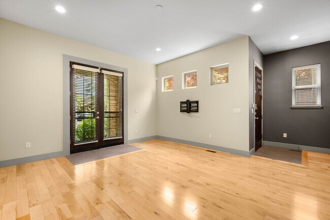 Foto del edificio - LUX 4BD, 5BA SloHi Home with Finished Base...