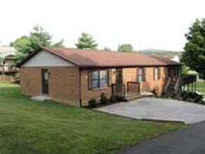 Building Photo - 1503 Sandy Cir