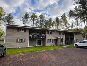 Building Photo - 302 Balsam St