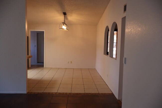 Building Photo - 1525 Calle Amable