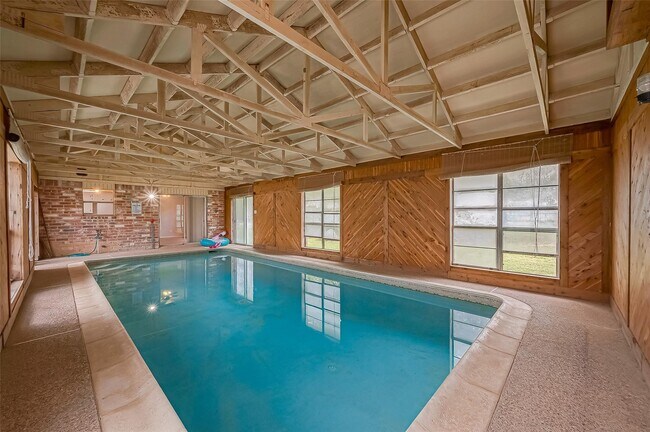 Building Photo - 227 Glencairn Ct