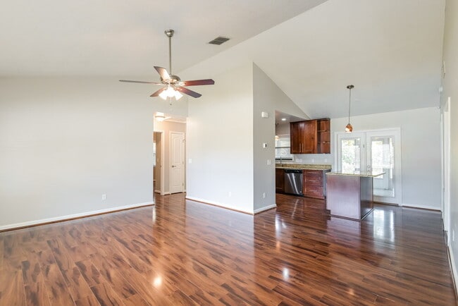 Building Photo - 4946 Irish Moss Dr S