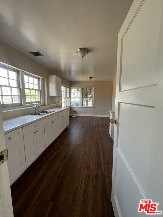 Foto del edificio - 2158 W 26th Pl