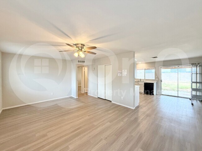 Foto del edificio - 329 N 69th Ave
