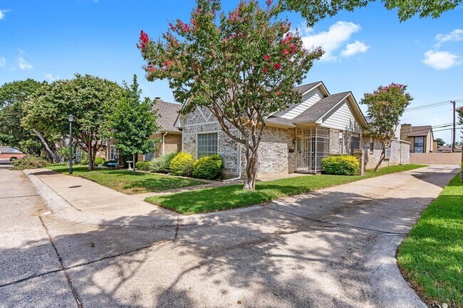 Building Photo - 3023 Stonehenge Ln