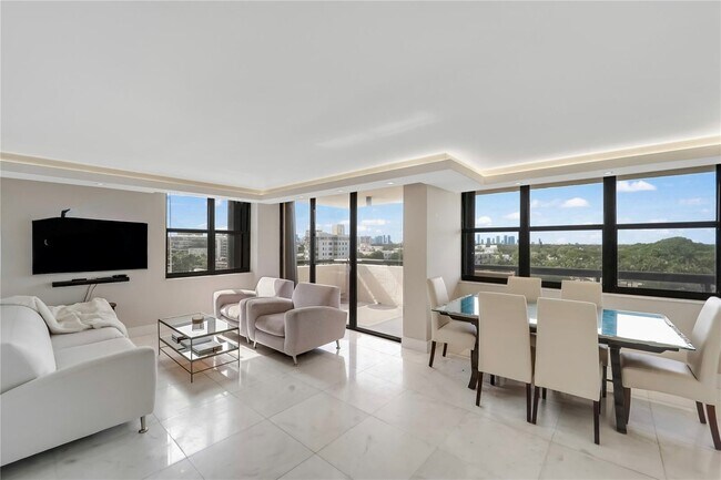 Foto del edificio - 2555 Collins Ave