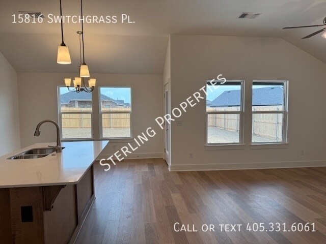 Foto del edificio - 15816 Switchgrass Pl