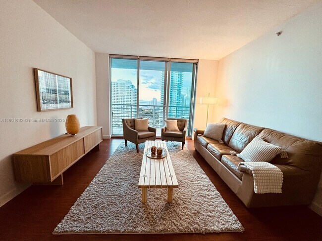 Foto del edificio - 335 S Biscayne Blvd
