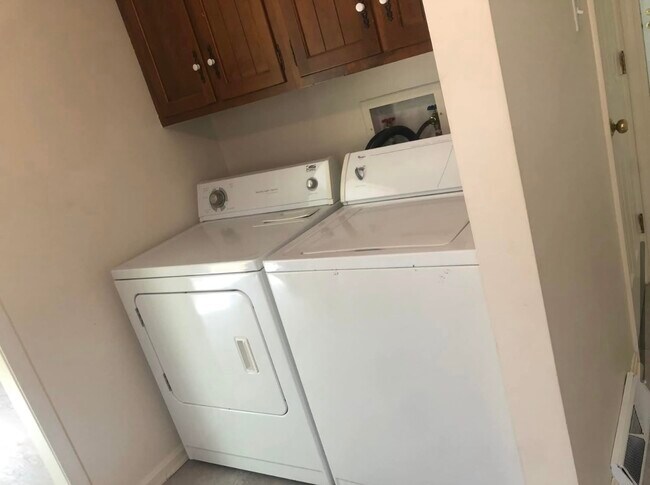 Foto del edificio - 2139 Harvest Dr