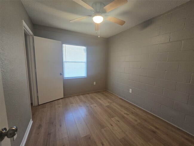 Foto del edificio - 4217 Sealy Ave