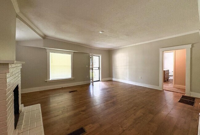 Foto del edificio - 3488 Powell Ave