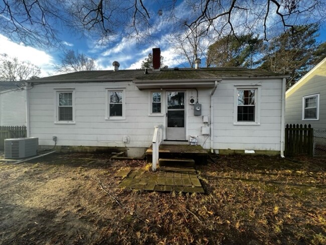 Foto del edificio - -- 3 BR/ 1 BA Three Bedroom Ranch House
