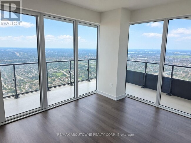 Photo du bâtiment - 448 Burnhamthorpe Rd W
