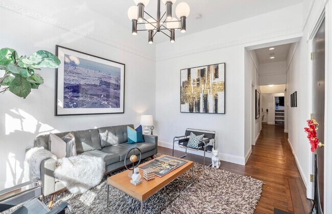 Furnished Living Room - 2924 Pine St