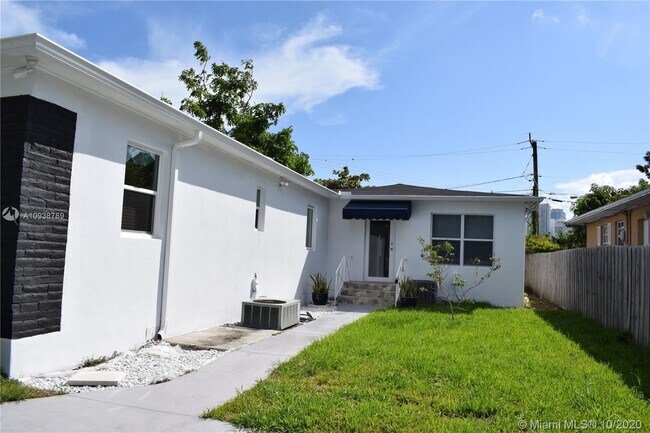 Foto del edificio - 785 SW 21st Rd
