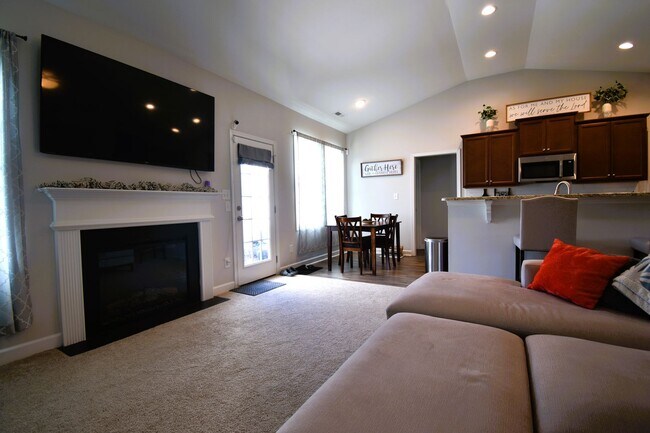 Foto del edificio - 3 Bedroom 2 Bathroom Home- Pets Considered