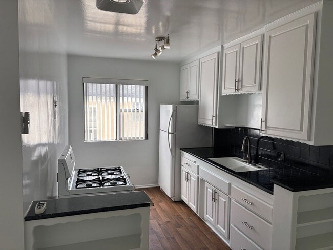 Building Photo - 1254 Orange