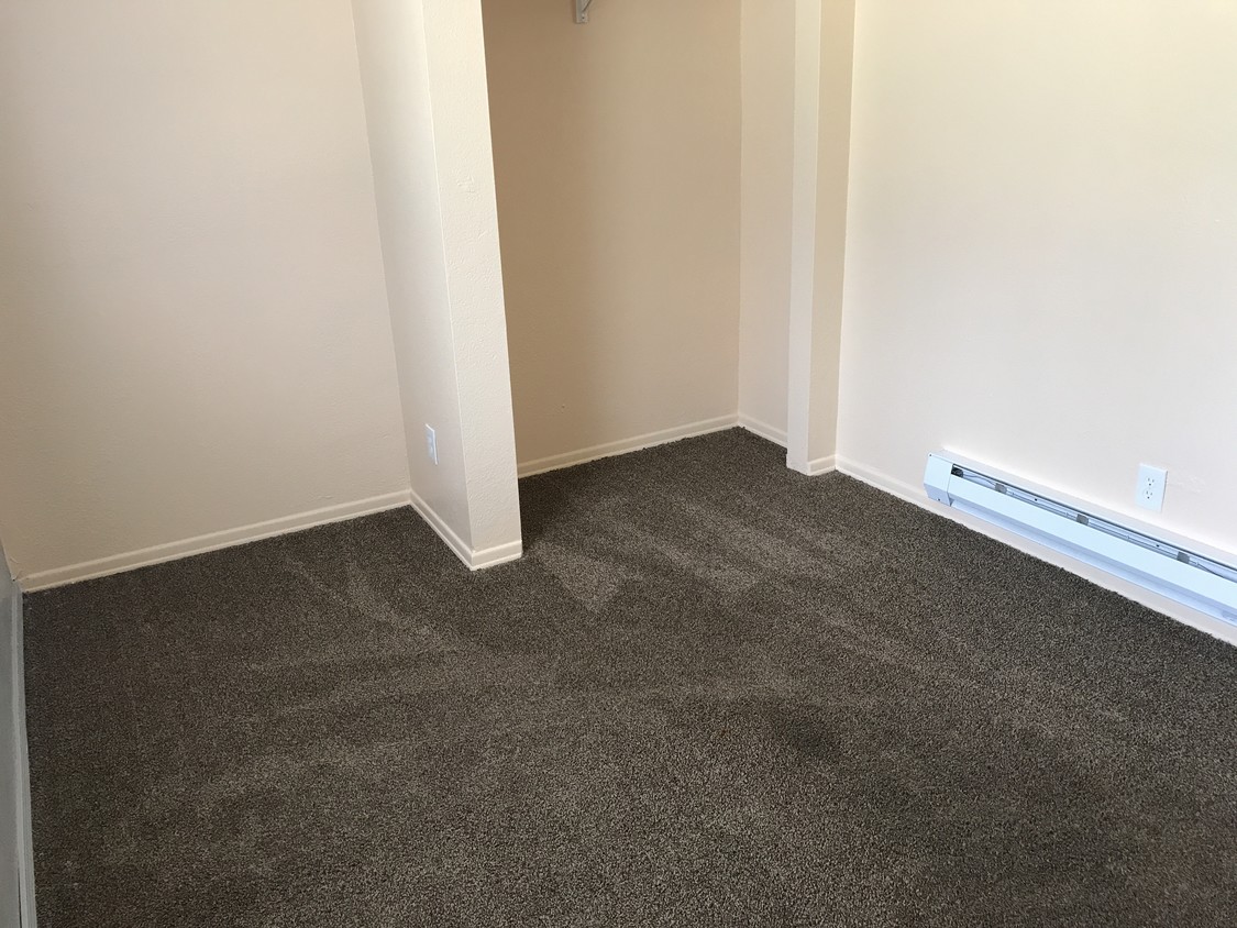Foto principal - 2073 Petersen St