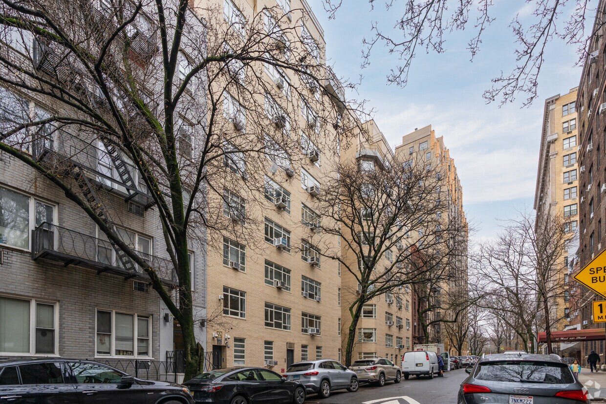 Primary Photo - 15 W 84th St