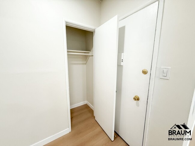 Building Photo - 13129 Oxnard St