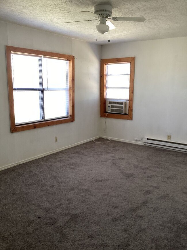 Building Photo - Newly Renovated 2Bedroom! Located in Porta...