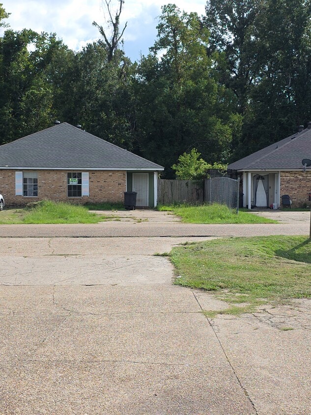 Building Photo - 10134 El Scott Ave