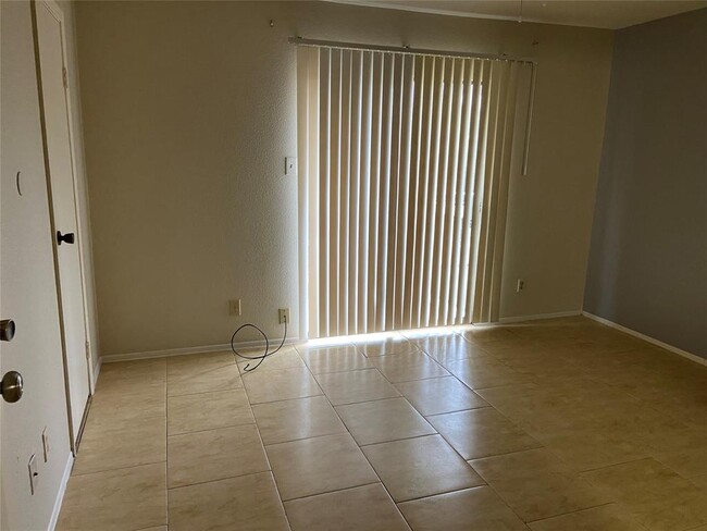 Foto del edificio - 10100 S Gessner Rd
