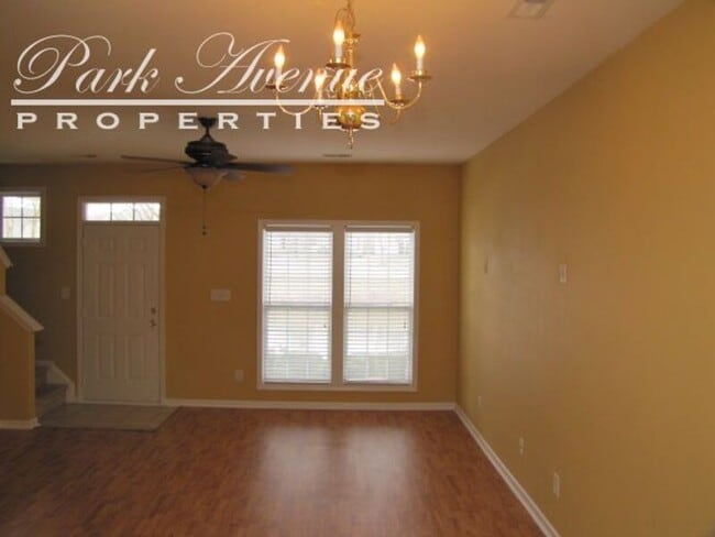 Building Photo - 759 Plaza Walk Dr