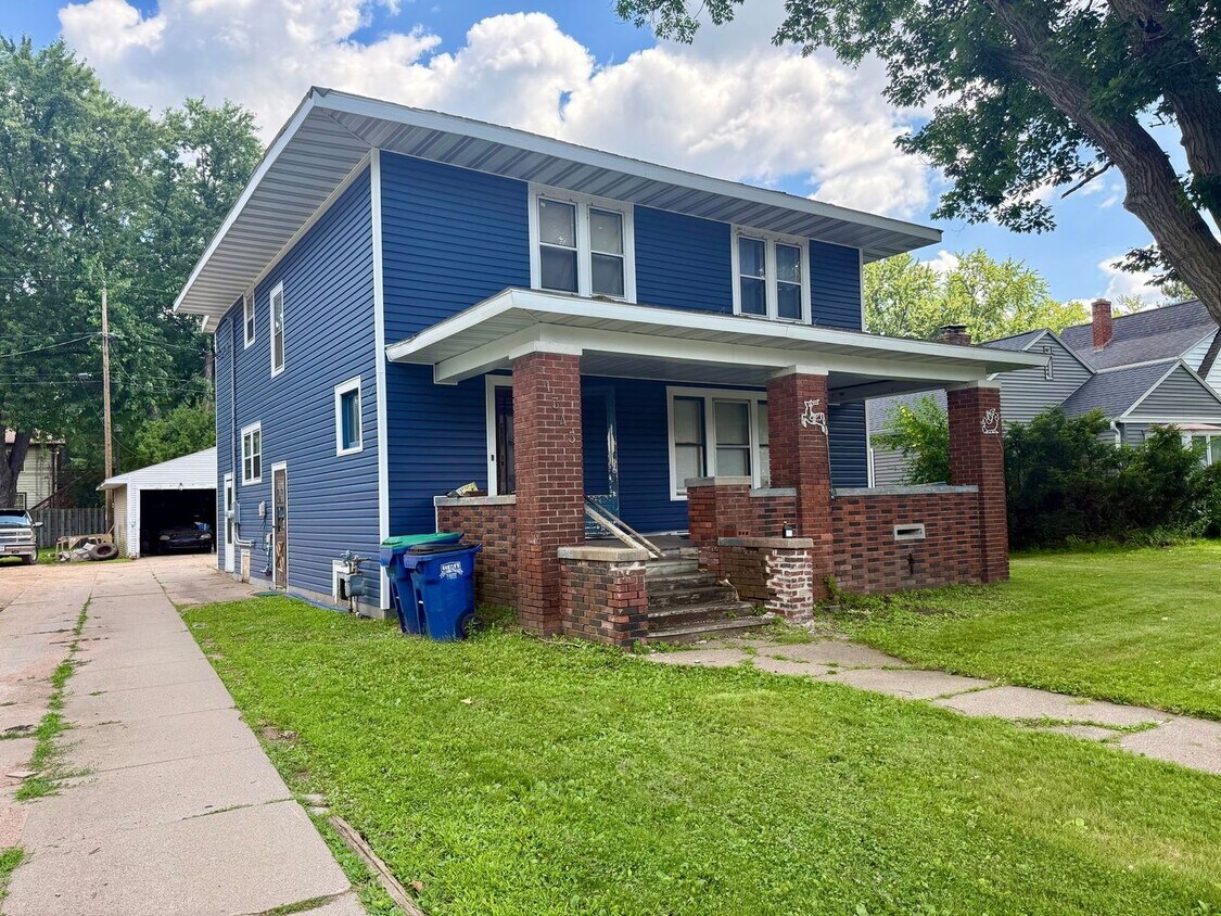 Foto principal - 1343 Grand Ave